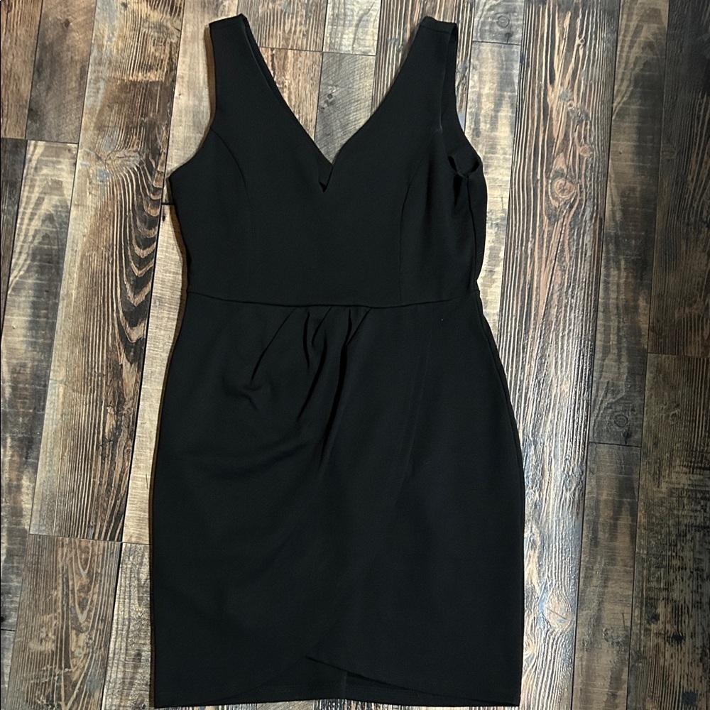 Chic Black V-Neck Mini Dress